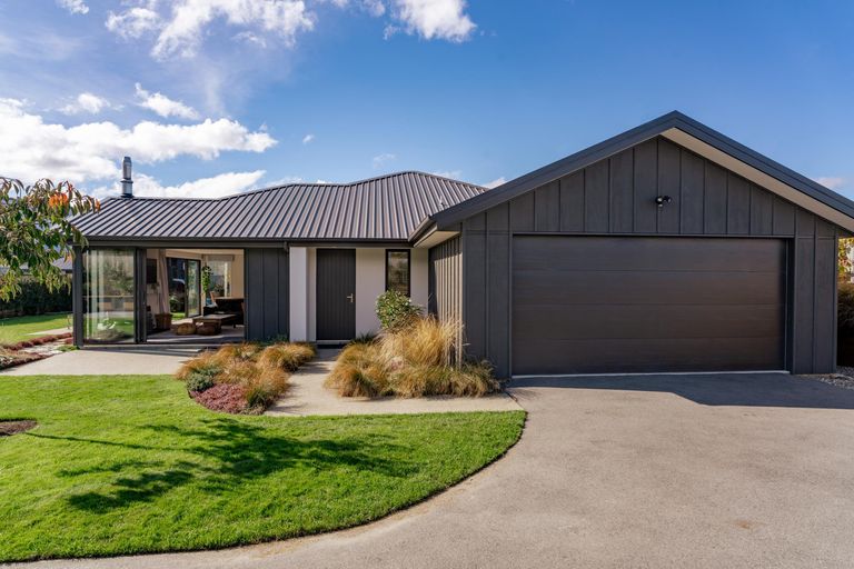 Photo of property in 15 Pennycook Place, Lake Hawea, Wanaka, 9382
