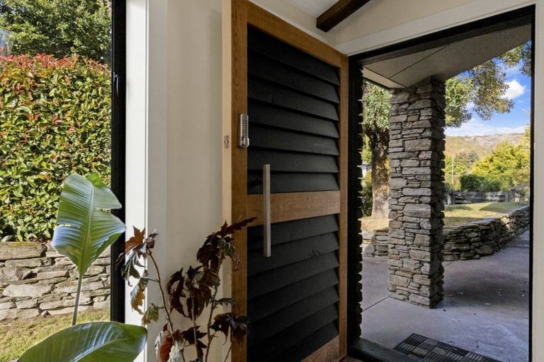 Photo of property in 94 Centennial Avenue, Arrowtown, 9302