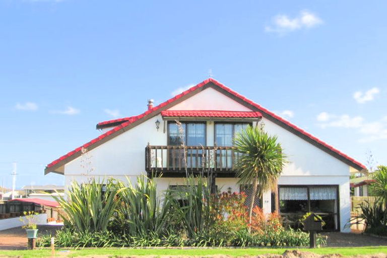 Photo of property in 34 Karewa Parade, Papamoa Beach, Papamoa, 3118