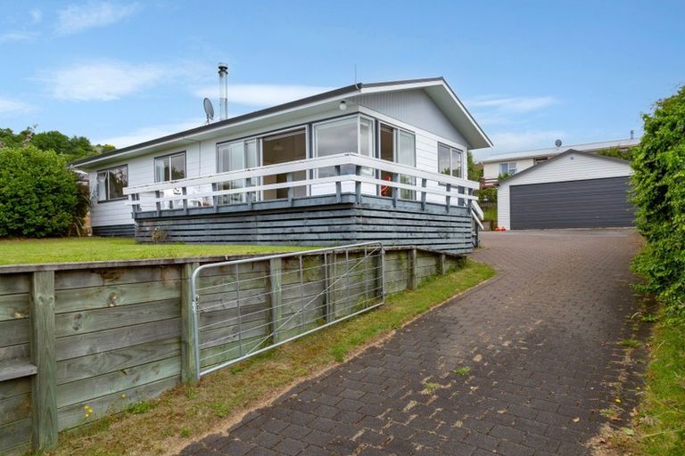 Photo of property in 9 Kinder Street, Acacia Bay, Taupo, 3330