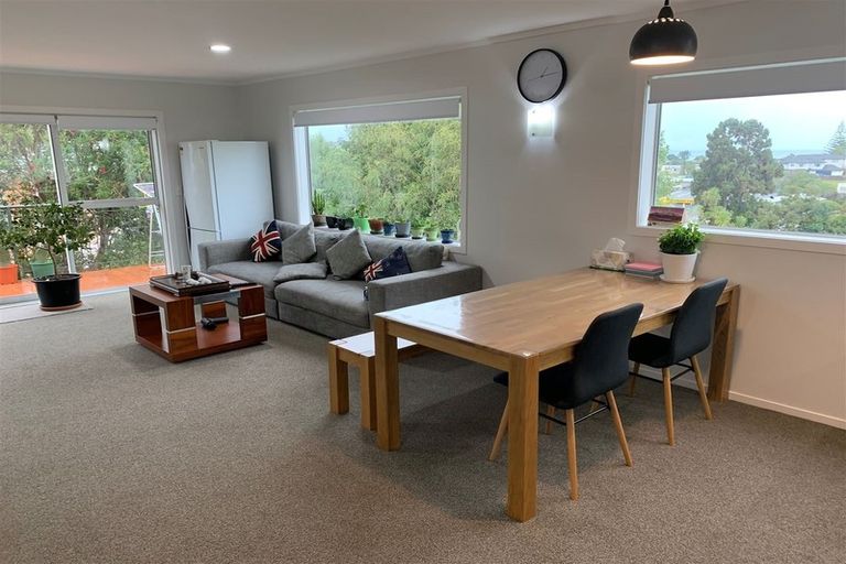 Photo of property in 2/22 Nigel Road, Browns Bay, Auckland, 0630