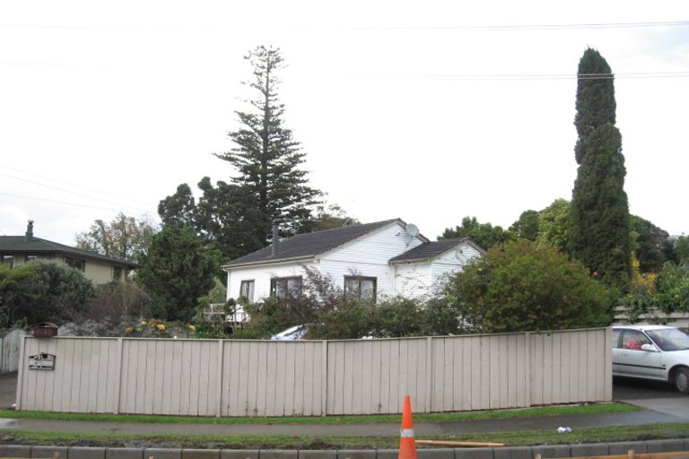 Photo of property in 1/7 Glenfern Road, Mellons Bay, Auckland, 2014