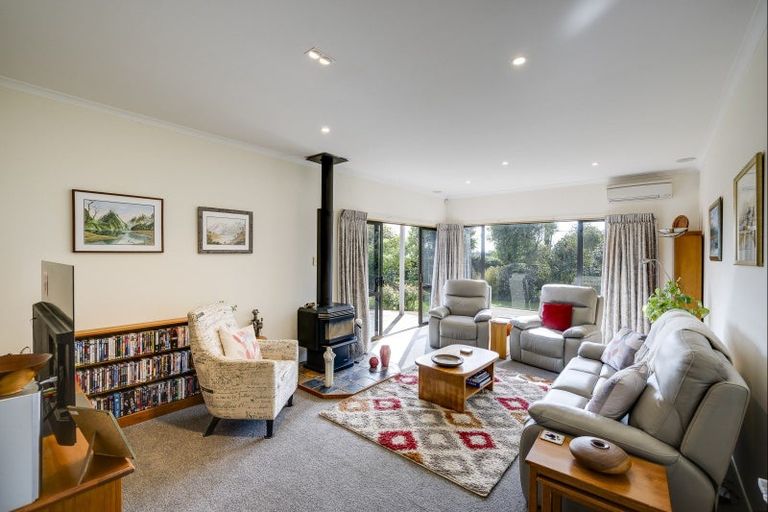 Photo of property in 104 Brookvale Road, Havelock North, 4130