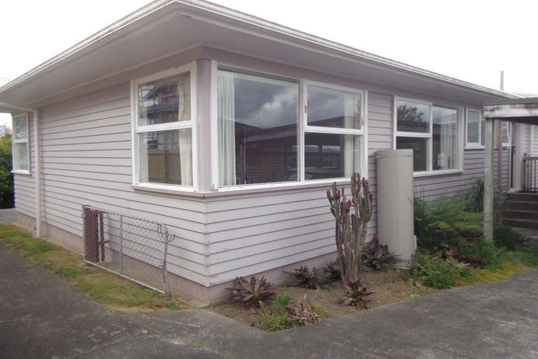 Photo of property in 168 Don Buck Road, Massey, Auckland, 0614