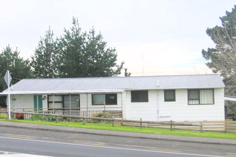 Photo of property in 49 Don Buck Road, Massey, Auckland, 0614