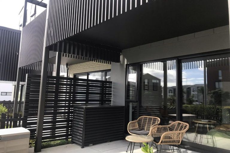 Photo of property in 10/71 Hobsonville Road, Hobsonville, Auckland, 0616