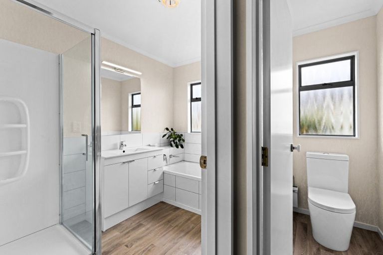 Photo of property in 18 Claridge Place, Taradale, Napier, 4112