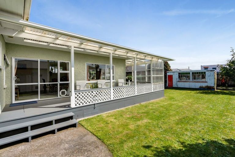 Photo of property in 17 Albion Street, Hawera, 4610