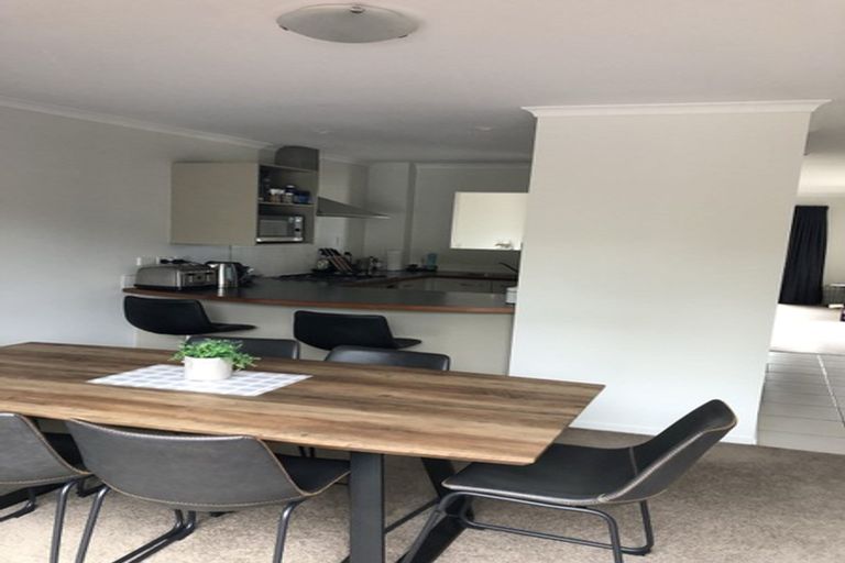 Photo of property in 54 Provence Esplanade, Te Atatu Peninsula, Auckland, 0610