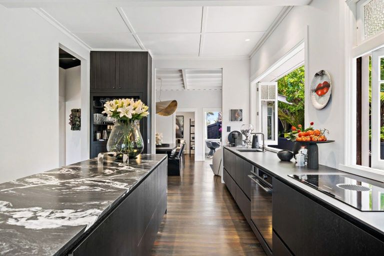 Photo of property in 20 Seabreeze Road, Narrow Neck, Auckland, 0624