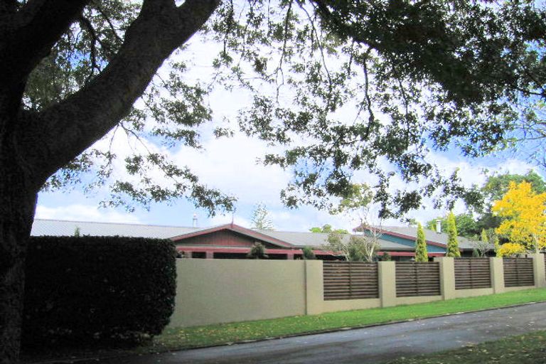Photo of property in 16 Elimar Drive, Sunnyhills, Auckland, 2010
