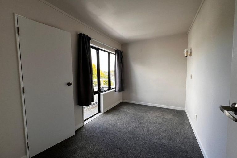 Photo of property in 3/15 Swanson Road, Henderson, Auckland, 0610