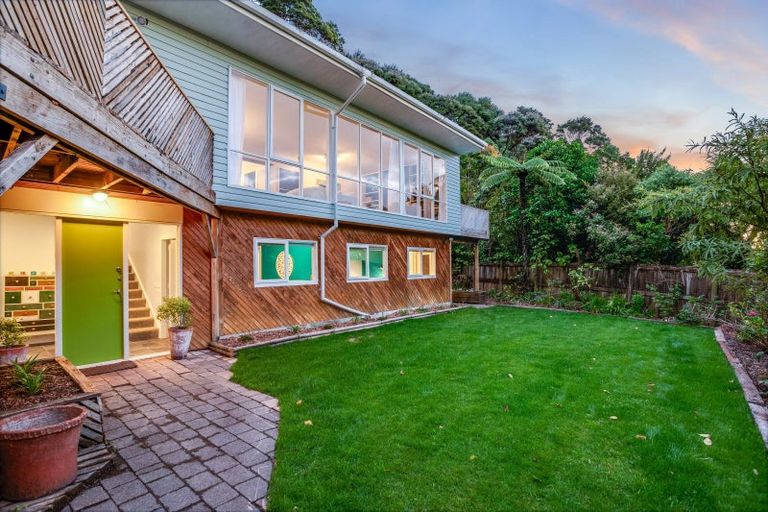 Photo of property in 12 Whiorau Grove, Lowry Bay, Lower Hutt, 5013