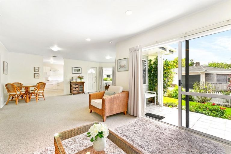 Photo of property in 299b Glengarry Road, Glen Eden, Auckland, 0602