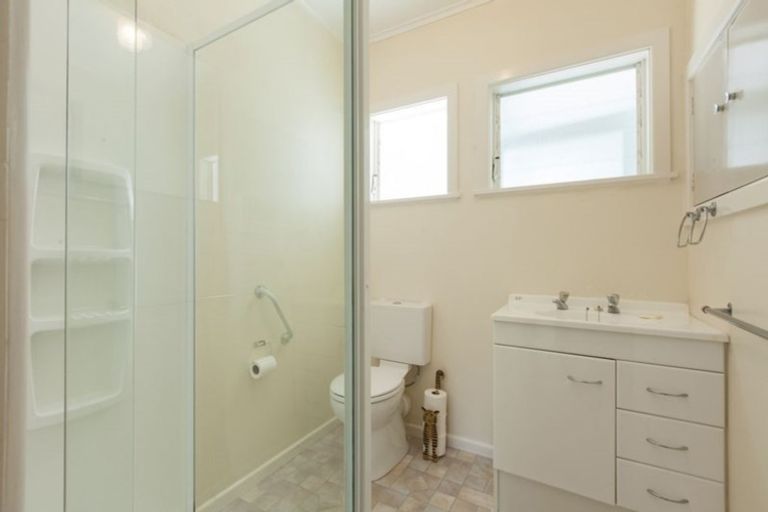 Photo of property in 24 Seaview Road, Cable Bay, 0420