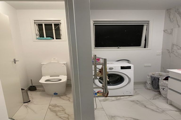 Photo of property in 60-62 Exmouth Road, Northcote, Auckland, 0627