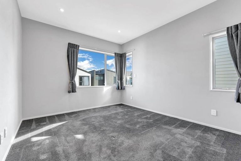 Photo of property in 5 Tahingamanu Road, Hobsonville, Auckland, 0616