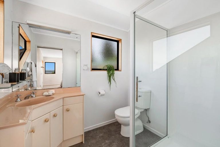 Photo of property in 8b Duncansby Road, Stanmore Bay, Whangaparaoa, 0932