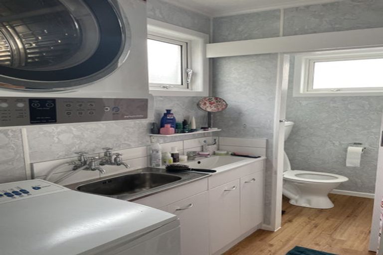 Photo of property in 118 Lyall Parade, Lyall Bay, Wellington, 6022