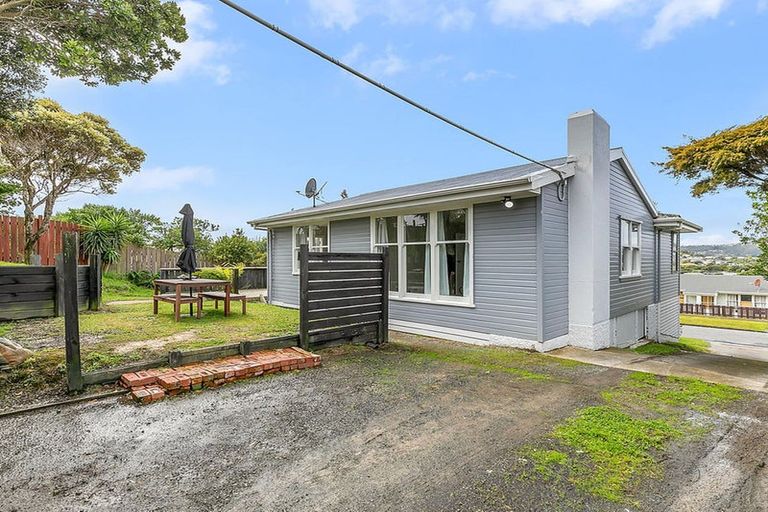 Photo of property in 3 Tuki Street, Titahi Bay, Porirua, 5022