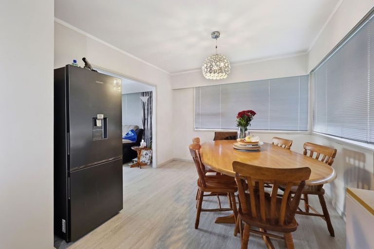 Photo of property in 19 Takutai Avenue, Bucklands Beach, Auckland, 2012