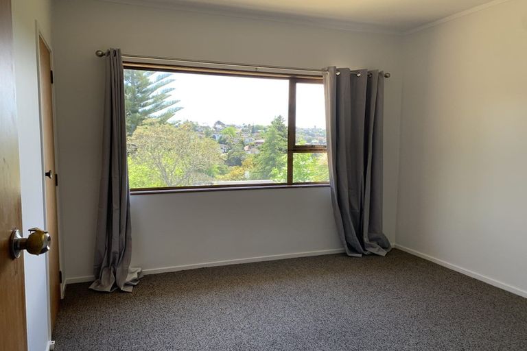 Photo of property in 2/371 Wairau Road, Totara Vale, Auckland, 0629
