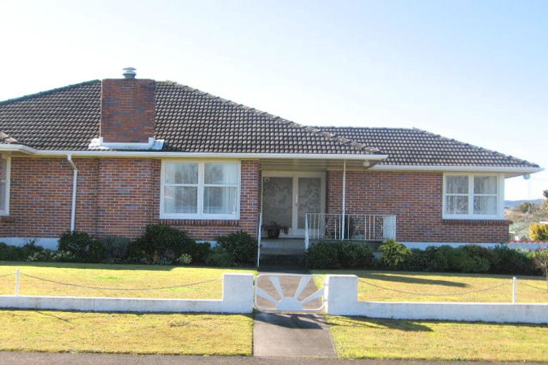 Photo of property in 11 Renwick Street, Papakura, 2110
