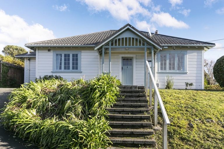 Photo of property in 14 Delhi Crescent, Khandallah, Wellington, 6035