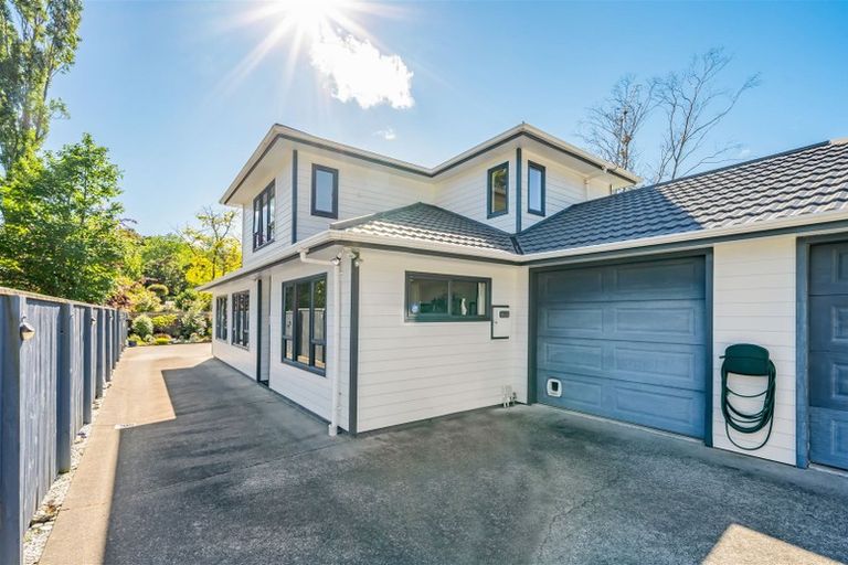 Photo of property in 25a Pinehaven Road, Pinehaven, Upper Hutt, 5019