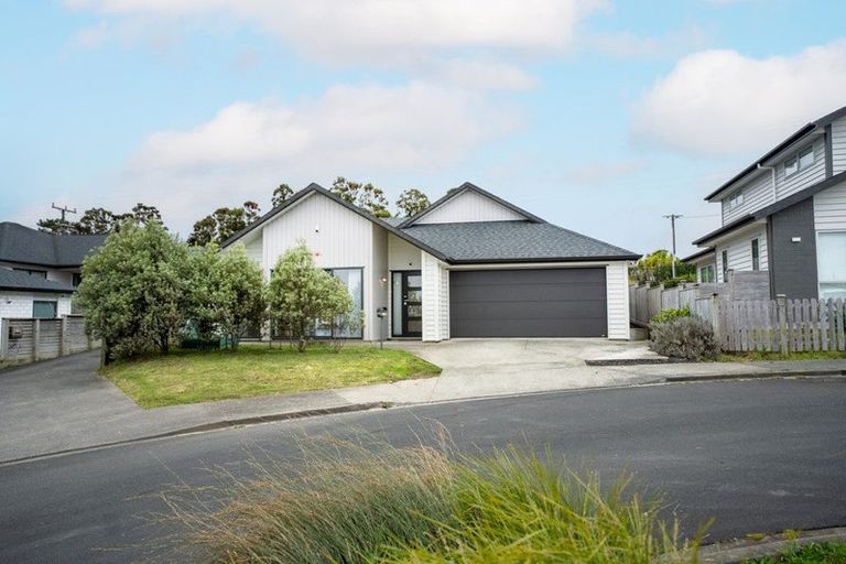 Photo of property in 23 Reserva Crescent, Kumeu, 0810