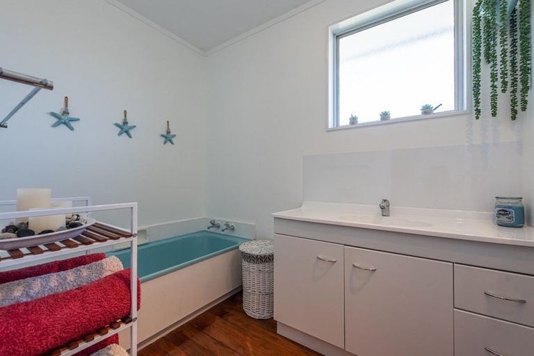 Photo of property in 22 Chums Road, Paraparaumu Beach, Paraparaumu, 5032