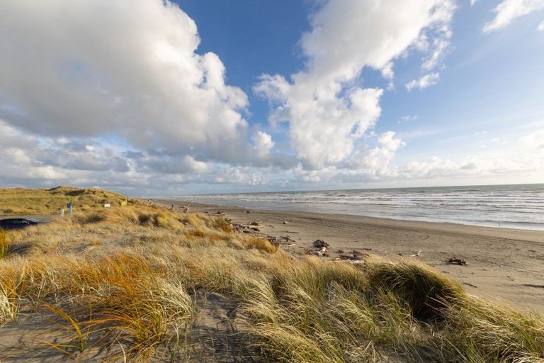 Photo of property in 79 Thomas Place, Foxton Beach, Foxton, 4815