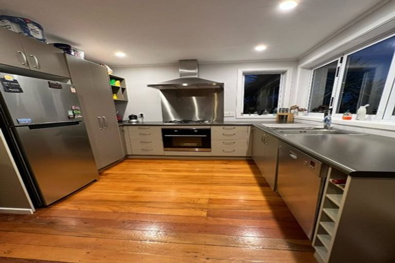 Photo of property in 1/80 Seaview Road, Castor Bay, Auckland, 0620