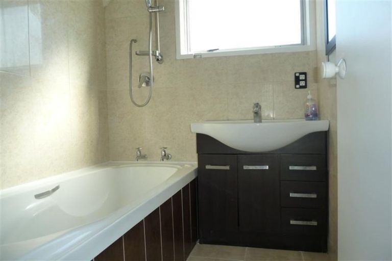 Photo of property in 5/69 Kenderdine Road, Papatoetoe, Auckland, 2025