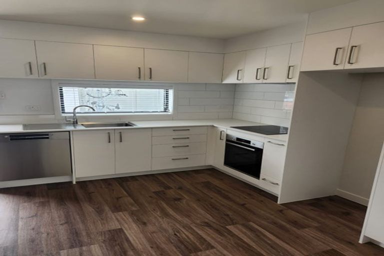 Photo of property in 12 Whakahui Lane, Mangere Bridge, Auckland, 2022