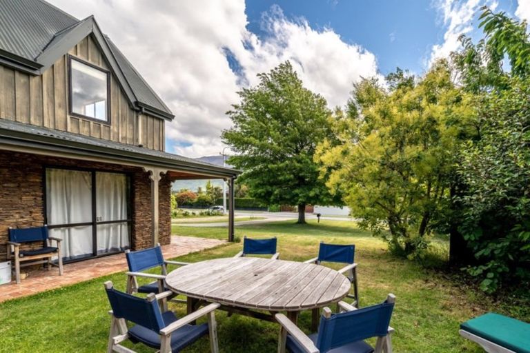 Photo of property in 231 Beacon Point Road, Wanaka, 9305