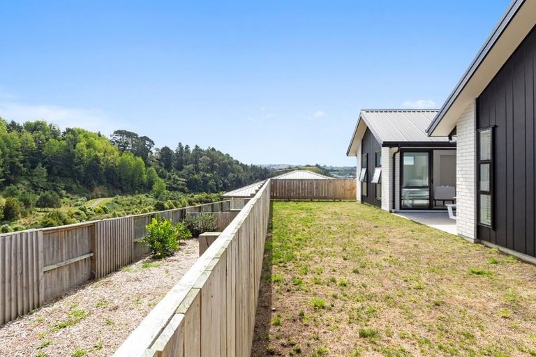 Photo of property in 38 Puhirake Crescent, Pyes Pa, Tauranga, 3112