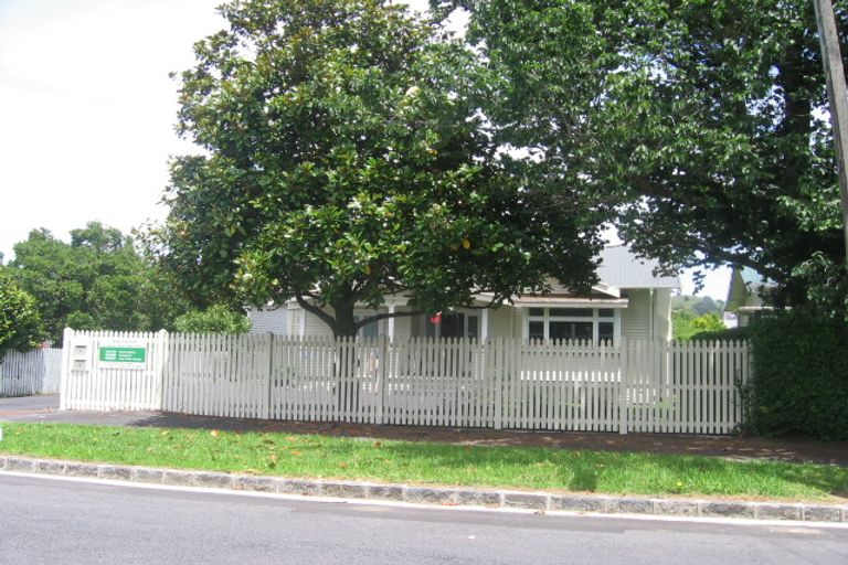Photo of property in 3 Nolan Road, Greenlane, Auckland, 1051
