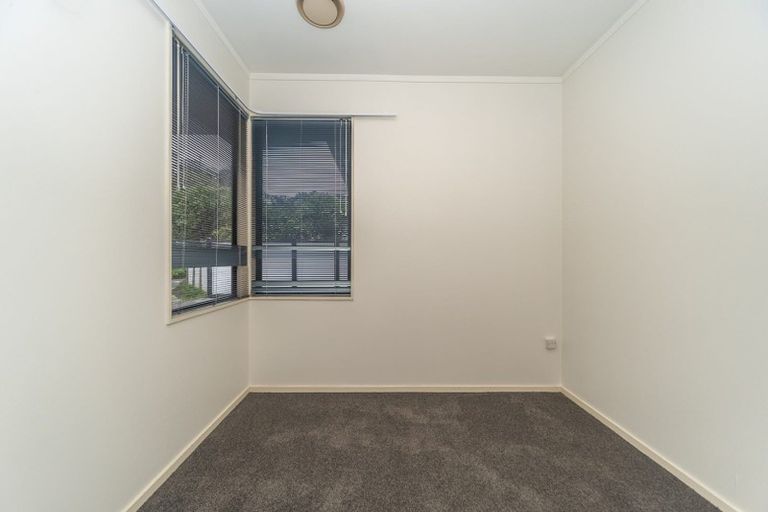 Photo of property in 2 Erskine Close, Island Bay, Wellington, 6023