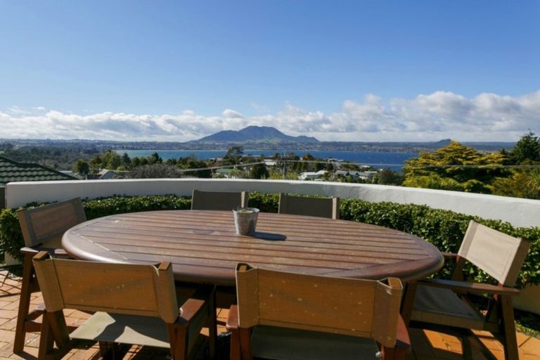Photo of property in 2 Krissell Place, Acacia Bay, Taupo, 3330