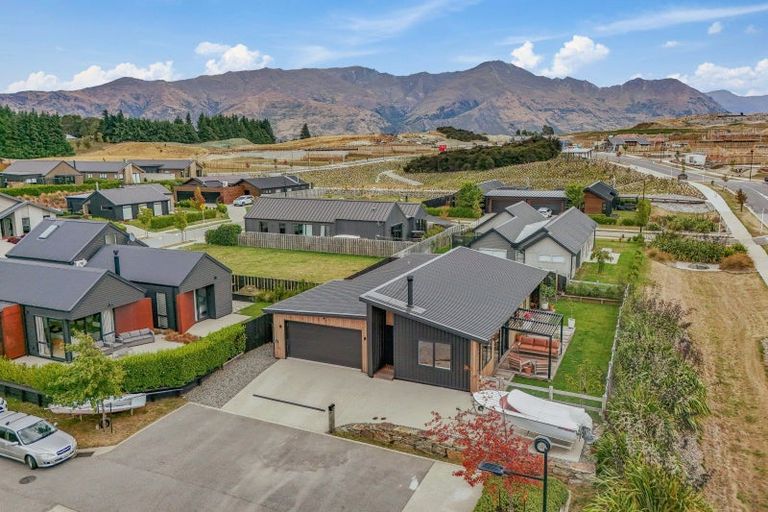 Photo of property in 3 Mount Prospect Lane, Wanaka, 9305