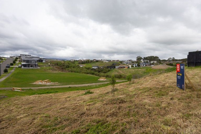 Photo of property in 45 Vaucluse Heights, Fitzherbert, Palmerston North, 4410