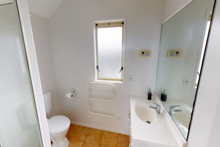 Photo of property in 74 Dress Circle, Newlands, Wellington, 6037