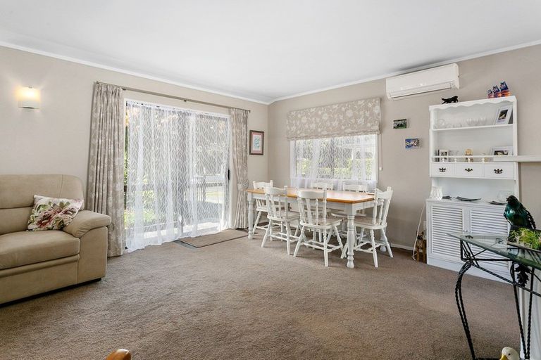 Photo of property in 10 Woodstock Crescent, Leamington, Cambridge, 3432