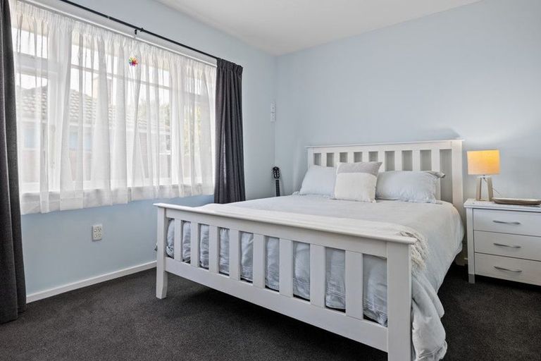 Photo of property in 72 Dunedin Street, Redwood, Christchurch, 8051