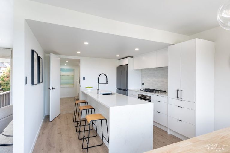 Photo of property in 50 Viewmont Drive, Harbour View, Lower Hutt, 5010