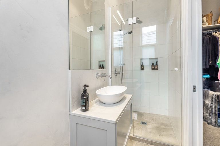 Photo of property in 9 Shoal Bay Road, Devonport, Auckland, 0624