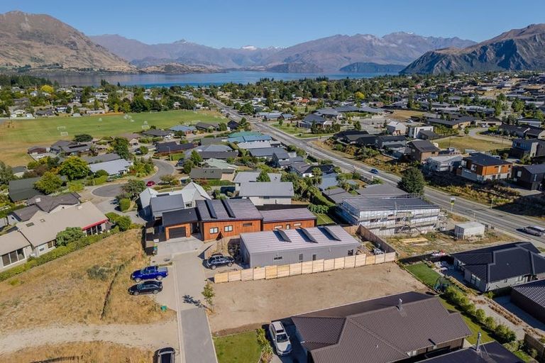 Photo of property in 8 Dow Close, Wanaka, 9305