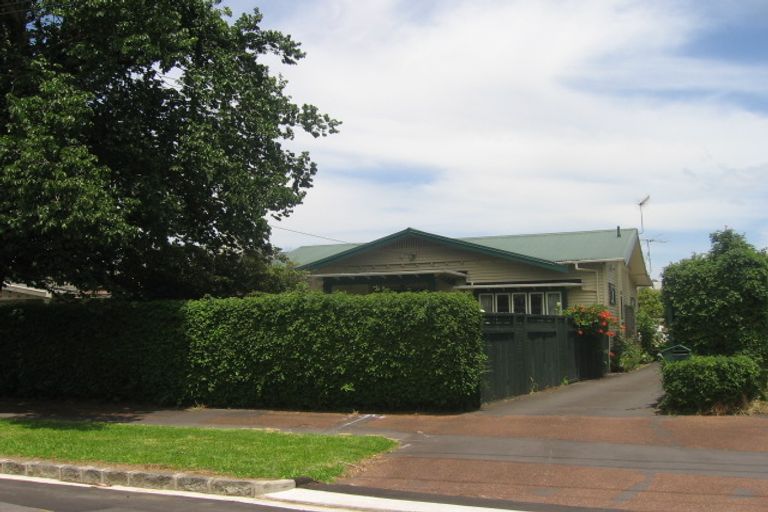 Photo of property in 1 Nolan Road, Greenlane, Auckland, 1051