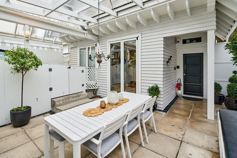 Photo of property in 62 Hobson Street, Thorndon, Wellington, 6011